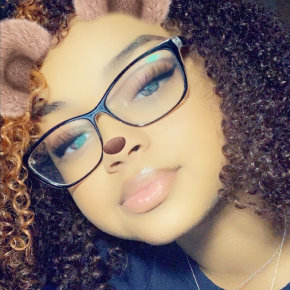 Meet your Posher, Amaya
